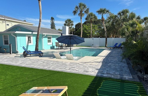 Siesta Key Cottage | Charming Siesta Key Cottage with Private Heated Pool