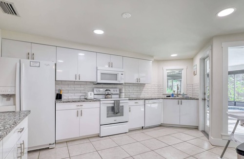 South Sarasota House | Siesta Key Retreat: Oceanfront Bliss with Pool & Family Comfort