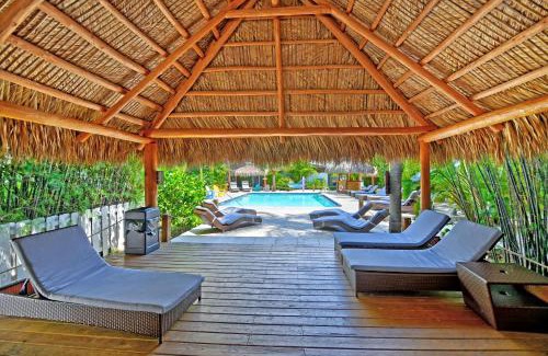 Sarasota Hotel | Relax at Siesta Key Palms Resort with Oceanfront Amenities