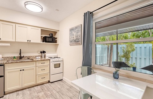 Sarasota Hotel | Relax at Siesta Key Palms Resort - Rated 9.2/10 with Spa
