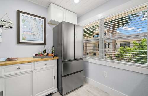 Siesta Key Condo | Waterfront Condo with Pool and Sunset Views - Rated 9.8/10