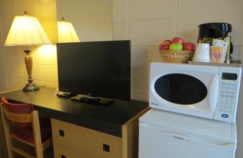 Olds Hotel | Pet-Friendly Siesta Motel with Breakfast and Family Amenities