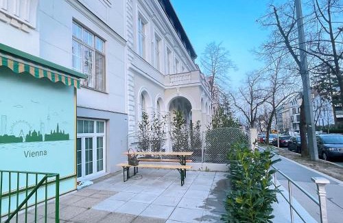 Unterdobling Apartment | Pet-Friendly Retreat at Sievering18 A-B with High Ratings