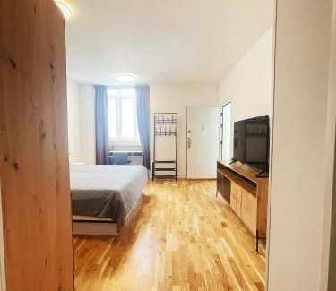 Unterdobling Apartment | Pet-Friendly Retreat at Sievering18 A-B with High Ratings