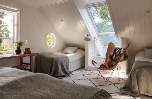 Varmdo Hotel | Idyllic Siggesta Gård with Private Beach and Ocean Views