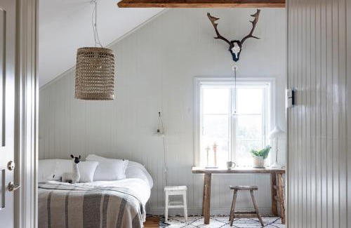 Varmdo Hotel | Idyllic Siggesta Gård with Private Beach and Ocean Views