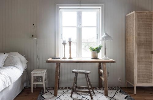 Varmdo Hotel | Idyllic Siggesta Gård with Private Beach and Ocean Views
