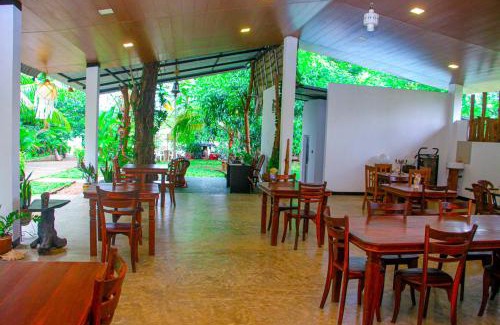Inamaluwa House | Welcoming Sigiri Nisala Villa - Pet Friendly & Family Oriented