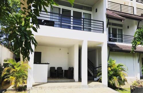 Inamaluwa Hotel | Atteriya SIGIRIYA: Family-Friendly Retreat with Pool & Breakfast
