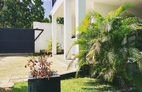 Inamaluwa Hotel | Atteriya SIGIRIYA: Family-Friendly Retreat with Pool & Breakfast