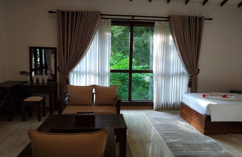 Dambulla Bed & Breakfast | Experience Sigiriya Cashew Palace Resort with Pool & Dining