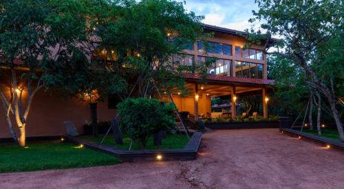 Dambulla Resort | Discover Sigiriya Forest Edge: 5-Star Oceanfront Retreat