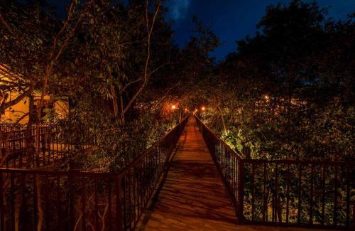 Dambulla Resort | Discover Sigiriya Forest Edge: 5-Star Oceanfront Retreat