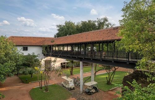 Dambulla Resort | Explore Sigiriya Jungles: 5-Star Retreat with Pool & Breakfast