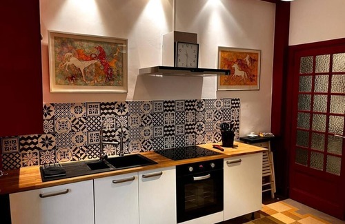 Alpes-Romans Apartment | Signature Art Deco Apartment with Spa & Pet-Friendly Amenities