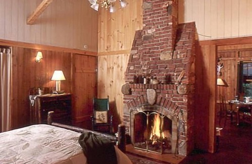 Meacham House | Idyllic Signature Cabin 2 with Serene Lake View