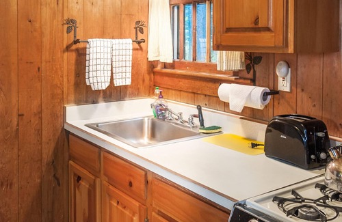 Meacham House | Cozy Signature Cabin 3 with Lake View and Pool Access