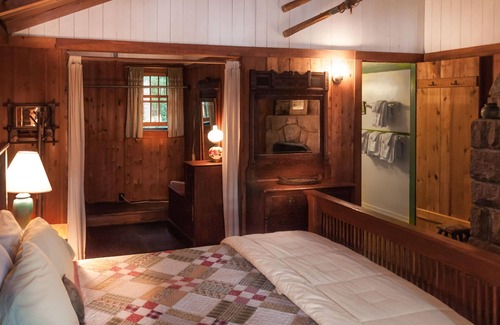 Meacham House | Cozy Signature Cabin 3 with Lake View and Pool Access