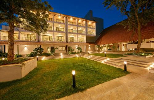 Devanahalli Resort | Inviting Signature Club Resort with Pool and Spa Amenities