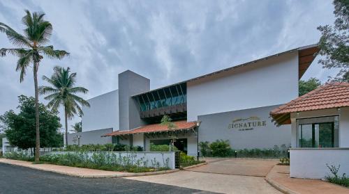 Devanahalli Resort | Inviting Signature Club Resort with Pool and Spa Amenities