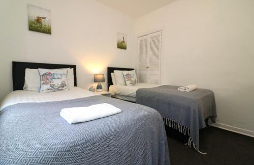 Bellshill Apartment | Pet-Friendly Retreat at Signature - Glen Lee House