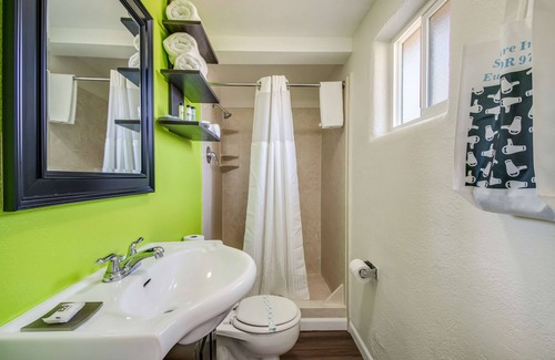Whiteaker Hotel | Cozy Signature Inn Eugene: Family-Friendly with Breakfast
