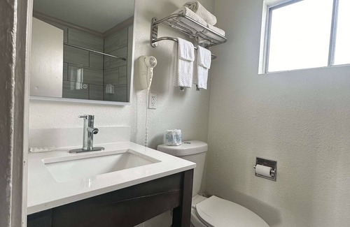 Winnemucca Hotel | Cozy Signature Inn Winnemucca: Child-Friendly and Breakfast Included