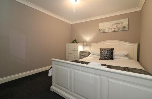 Lanark Apartment | Top-Rated Kirkhill Lower: Pet and Child Friendly Stays