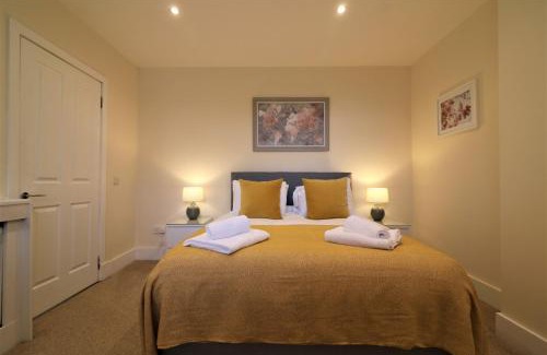 North Glasgow Apartment | Pet-Friendly Retreat at Signature - Railway Cottage