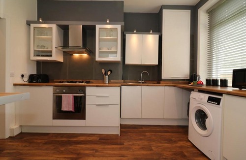 North Glasgow Apartment | Pet-Friendly Retreat at Signature - Railway Cottage