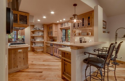 Truckee House | Exclusive Signature Retreat on the 18th with Private Pool