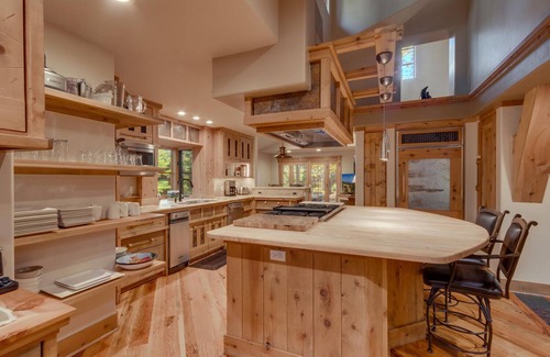 Truckee House | Exclusive Signature Retreat on the 18th with Private Pool