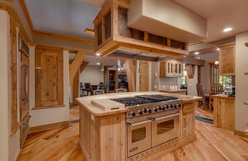 Truckee House | Exclusive Signature Retreat on the 18th with Private Pool