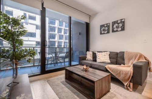 South Yarra Apartment | Signature South Yarra Style 2br2bafree Parking