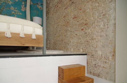 Burgwallen Nieuwe Zijde Bed & Breakfast | Signature Studio in the Picturesque Canal District