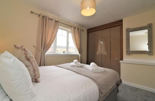 Motherwell Apartment | Welcoming Stay at Signature - Wilkie House with Kitchen & Pets
