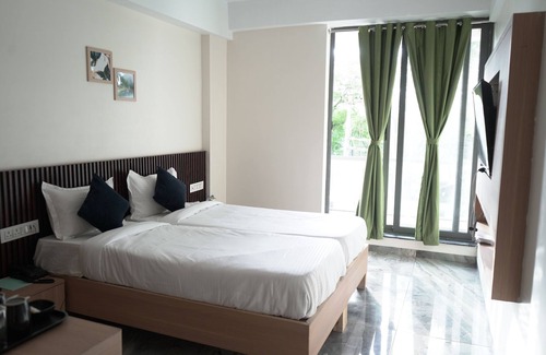 Dahej Hotel | Explore Signum Cityscape Landmark in Dahej - Family Friendly!