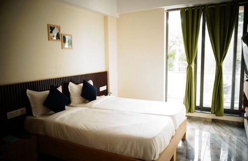 Dahej Hotel | Explore Signum Cityscape Landmark in Dahej - Family Friendly!
