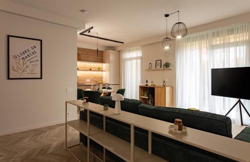 Arad Apartment | Sika Moon Deluxe Apartment with Private Garden & Parking