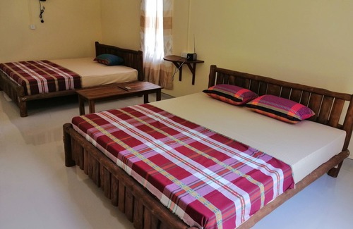 Udawalawa House | Tranquil Bungalow by the River with Breakfast Included