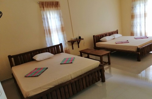 Udawalawa House | Tranquil Bungalow by the River with Breakfast Included