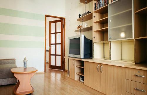 Petrovskoye Apartment | Family-Friendly Retreat on Mironositskaya Street, Rated 9.5