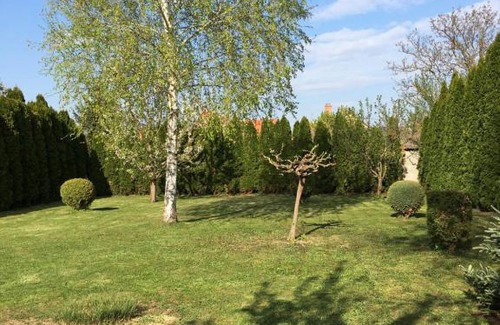 Sarvar House | Family-Friendly Silentium Garden Apartman in Sárvár