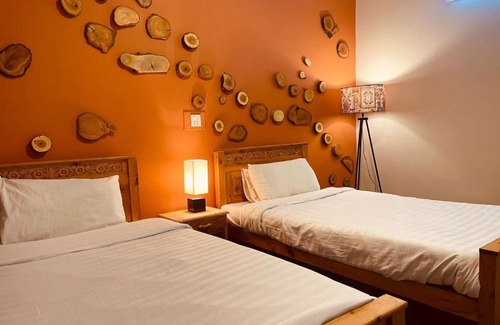 Gulmit Hotel | Discover Silk Route Lodge: A 5-Star Pet-Friendly Retreat