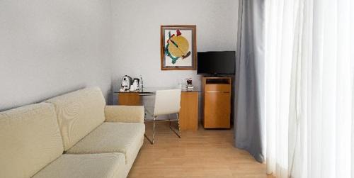 El Grao de Castellon Hotel | Discover Silken Turcosa: Family-Friendly & Pet Welcoming