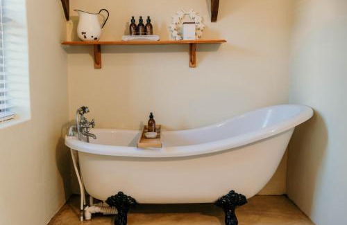 Riebeek Kasteel Apartment | Serene Silky Oaks Couples Retreat with Oceanfront Views