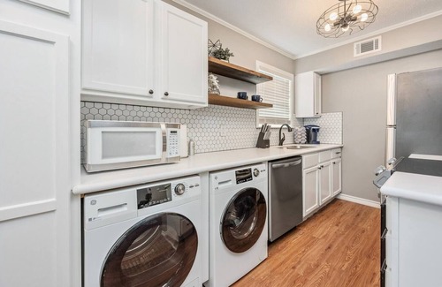 College Station Apartment | Prime Location: Silo Near A&M Campus, Pet Friendly & More