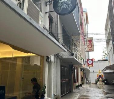 Silom Hostel | Affordable Silom Rainbow Dreamcatcher Hostel with Kitchen