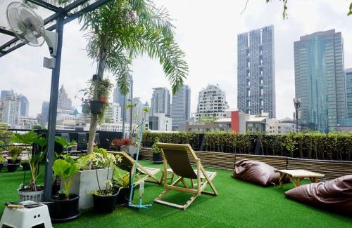 Silom Apartment | Hip Silom Soi 3 Hash Apartment with Rooftop Views