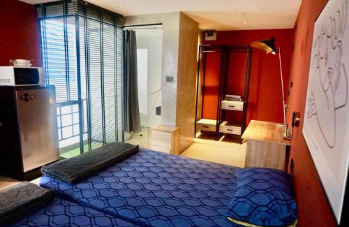 Silom Apartment | Hip Silom Soi 3 Hash Apartment with Rooftop Views